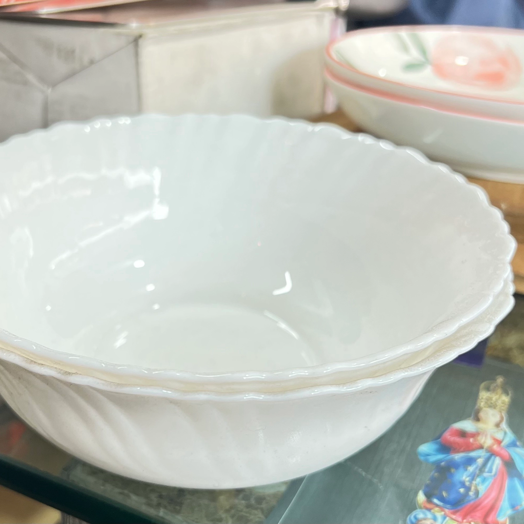 Serving ceramic curry bowl