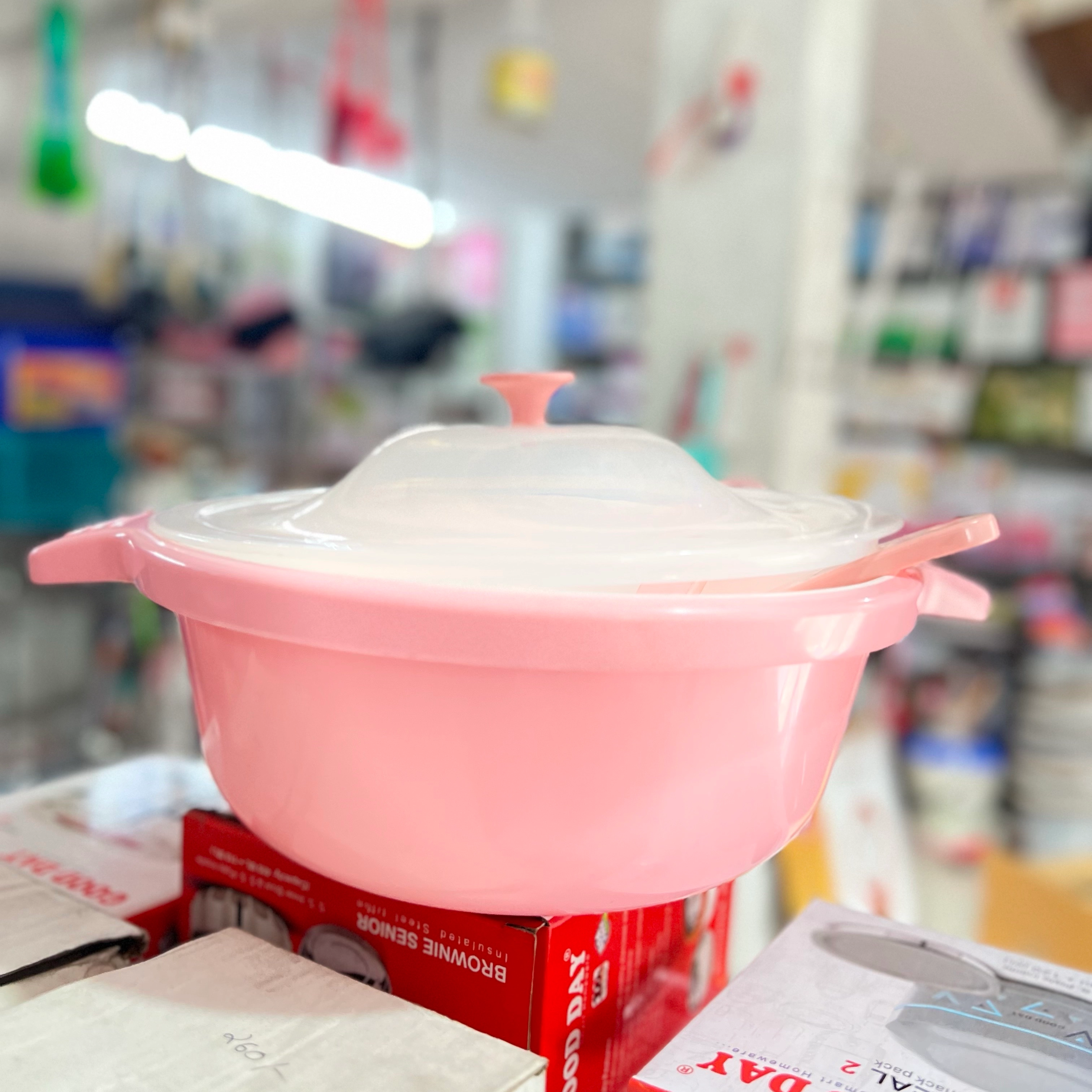 serving bowl with lid
